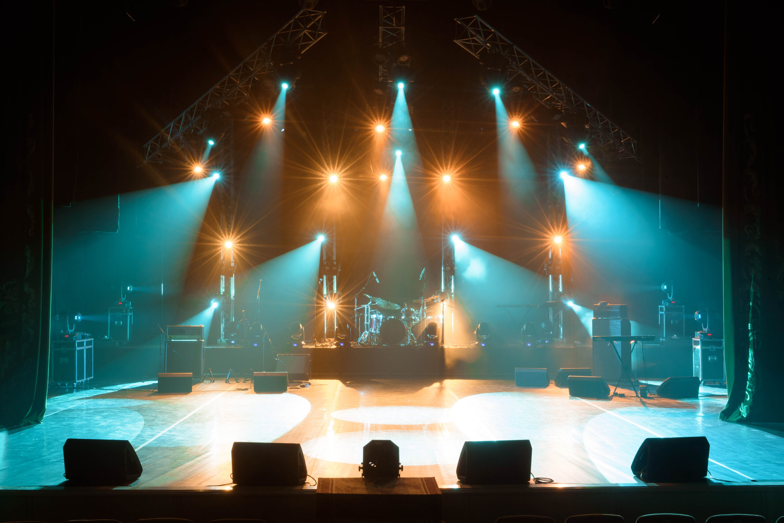 Free stage with lights, lighting devices. on a free srage